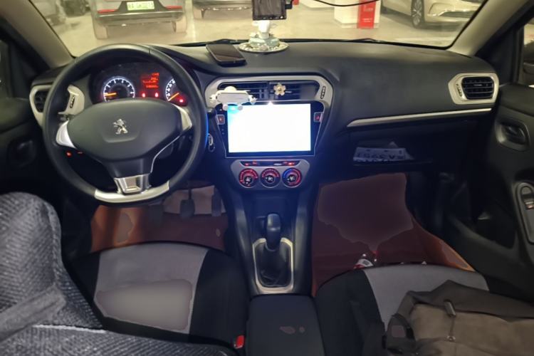 Used Peugeot 301 2016 1.6L Manual Comfort Edition Center Console