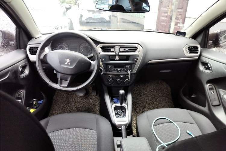 Used Peugeot 301 2016 1.6L Automatic Comfort Edition Center Console