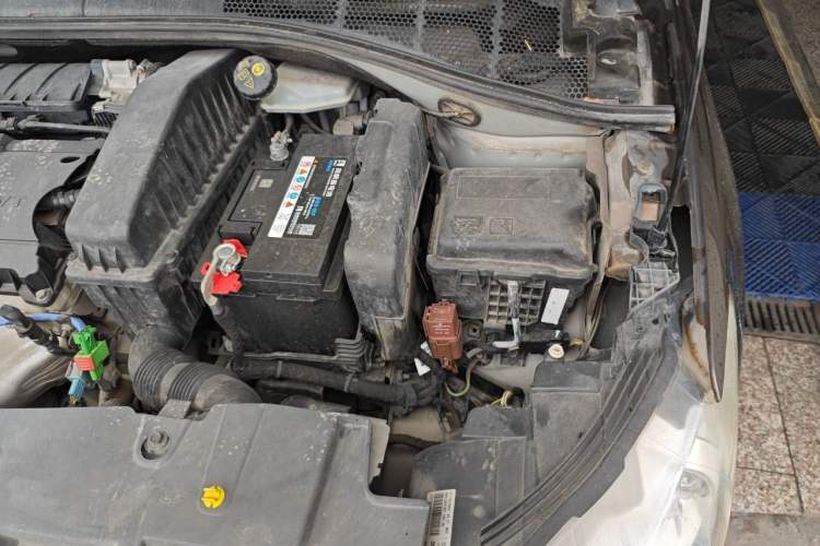Used Peugeot 301 2016 1.6L Manual Comfort Edition Engine Bay Left