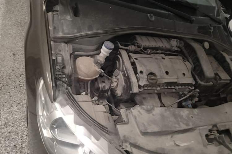 Used Peugeot 301 2016 1.6L Manual Comfort Edition Engine Bay Right
