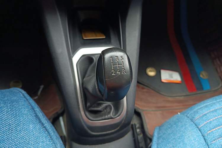 Used Peugeot 301 2016 1.6L Manual Comfort Edition Gear Lever