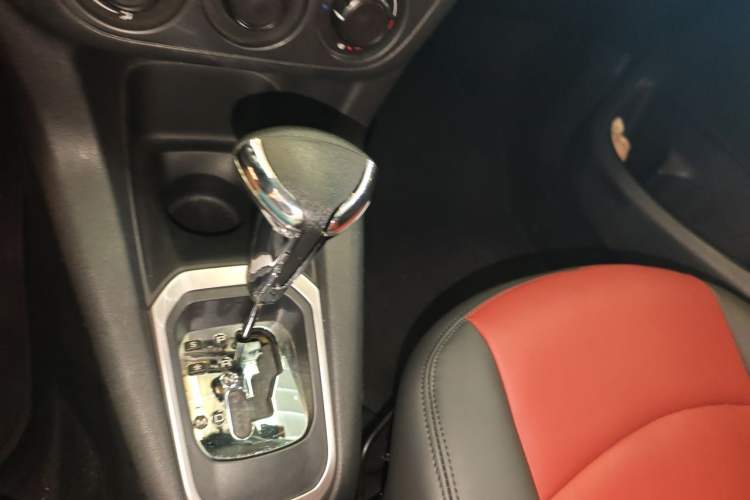 Used Peugeot 301 2016 1.6L Automatic Comfort Edition Gear Lever