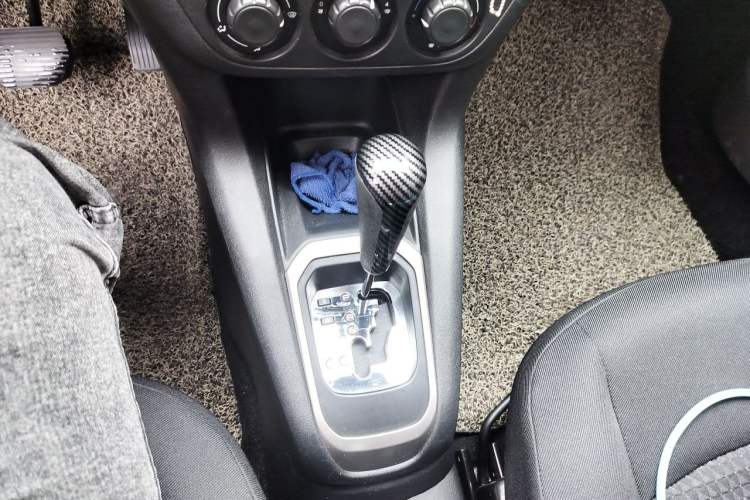 Used Peugeot 301 2016 1.6L Automatic Comfort Edition Gear Lever