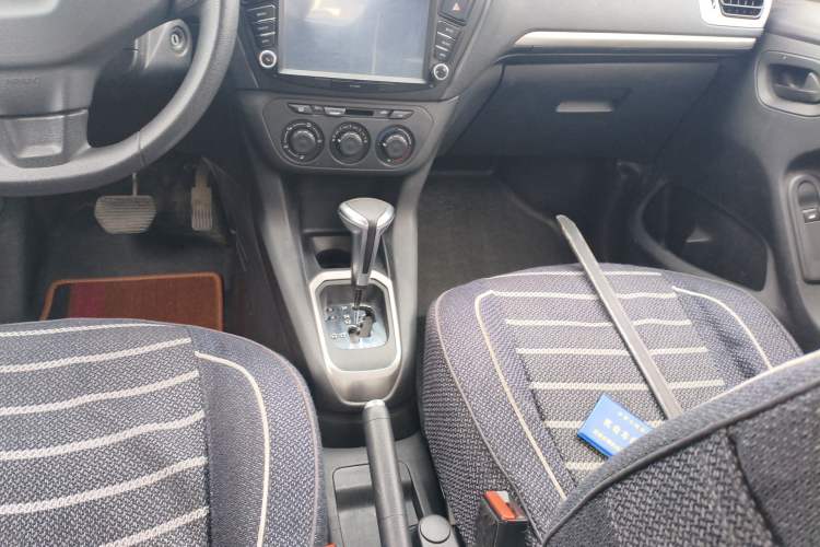Used Peugeot 301 2016 1.6L Automatic Comfort Edition Gear Lever