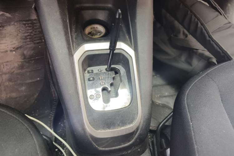 Used Peugeot 301 2016 1.6L Automatic Comfort Edition Gear Lever