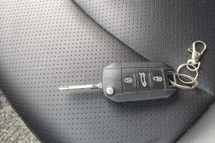 Used Peugeot 301 2016 1.6L Automatic Comfort Edition Interior 1