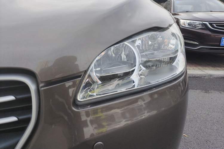 Used Peugeot 301 2016 1.6L Automatic Comfort Edition Left Front Headlight