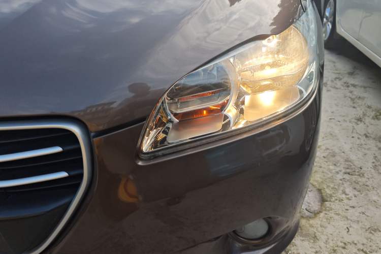 Used Peugeot 301 2016 1.6L Manual Happiness Edition Left Front Headlight