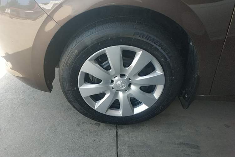 Used Peugeot 301 2016 1.6L Manual Happiness Edition Left Front Wheel Hub