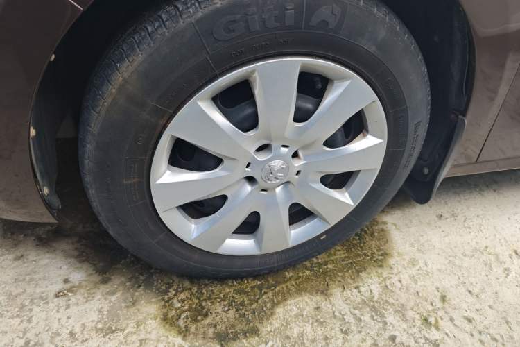 Used Peugeot 301 2016 1.6L Manual Happiness Edition Left Front Wheel Hub