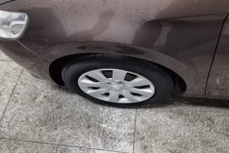Used Peugeot 301 2016 1.6L Automatic Comfort Edition Left Front Wheel Hub