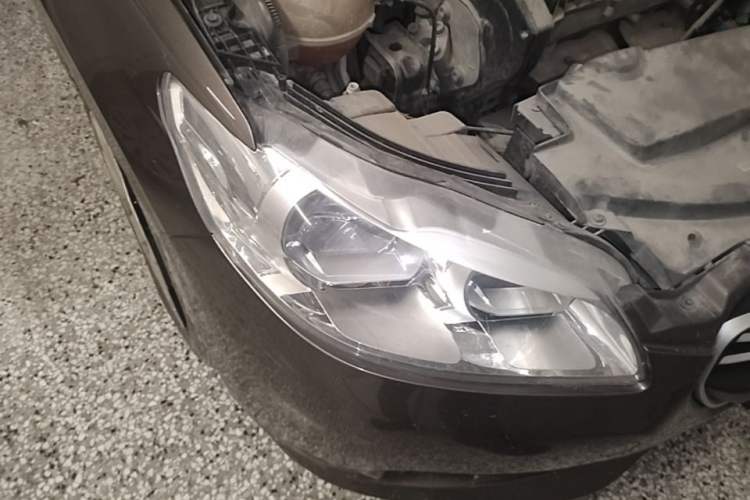 Used Peugeot 301 2016 1.6L Manual Comfort Edition Right Front Headlight