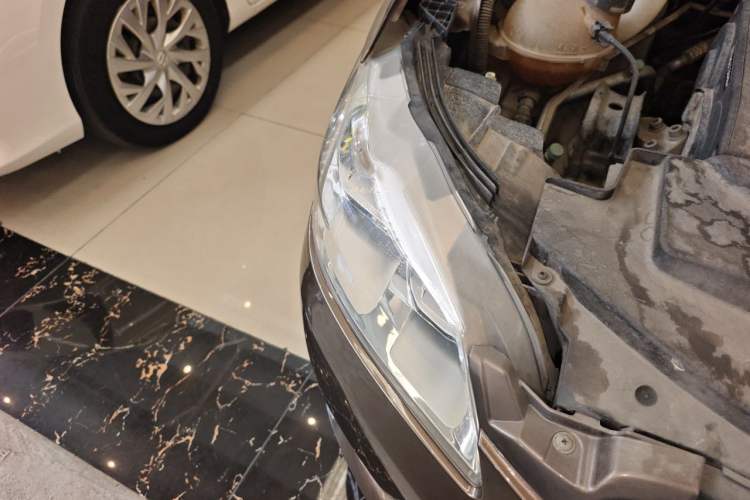 Used Peugeot 301 2016 1.6L Automatic Comfort Edition Right Front Headlight