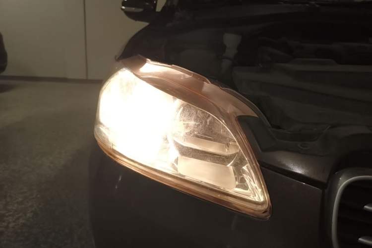 Used Peugeot 301 2016 1.6L Manual Comfort Edition Right Front Headlight