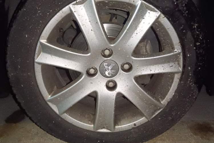 Used Peugeot 301 2016 1.6L Automatic Prestige Edition Right Front Wheel Hub