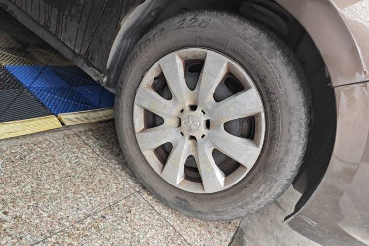 Used Peugeot 301 2016 1.6L Manual Comfort Edition Right Front Wheel Hub