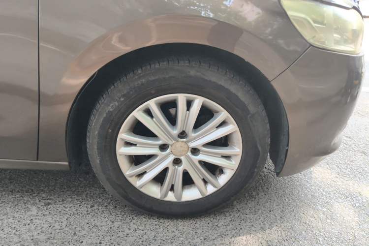 Used Peugeot 301 2016 1.6L Manual Comfort Edition Right Front Wheel Hub