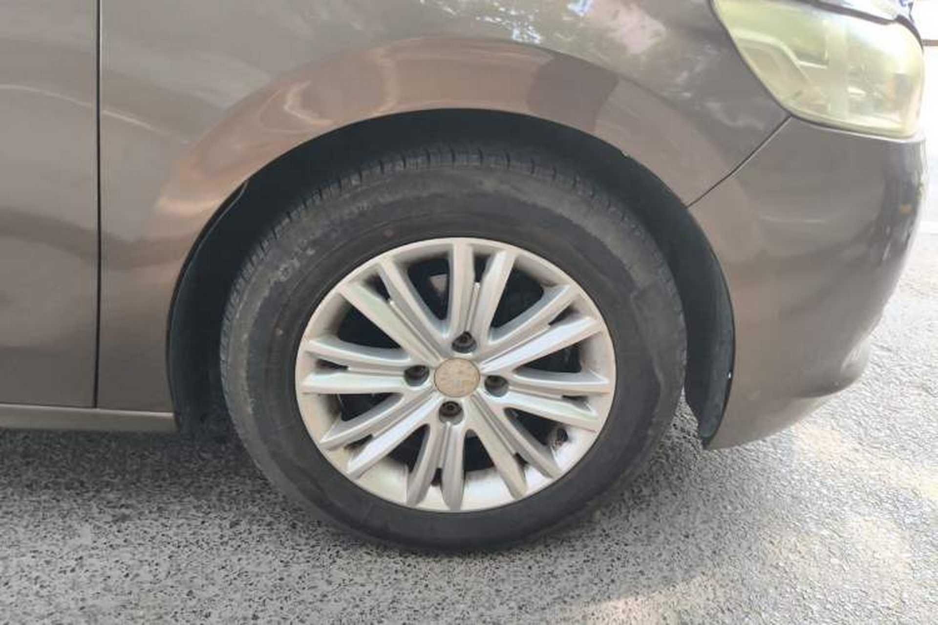 Used Peugeot 301 2016 1.6L Manual Comfort Edition Right Front Wheel Hub