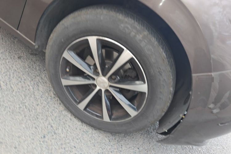 Used Peugeot 301 2016 1.6L Manual Comfort Edition Right Front Wheel Hub
