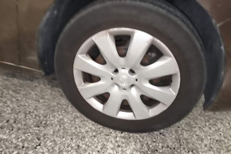 Used Peugeot 301 2016 1.6L Manual Comfort Edition Right Front Wheel Hub