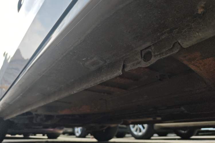 Used Peugeot 301 2016 1.6L Manual Happiness Edition Right Side Sill