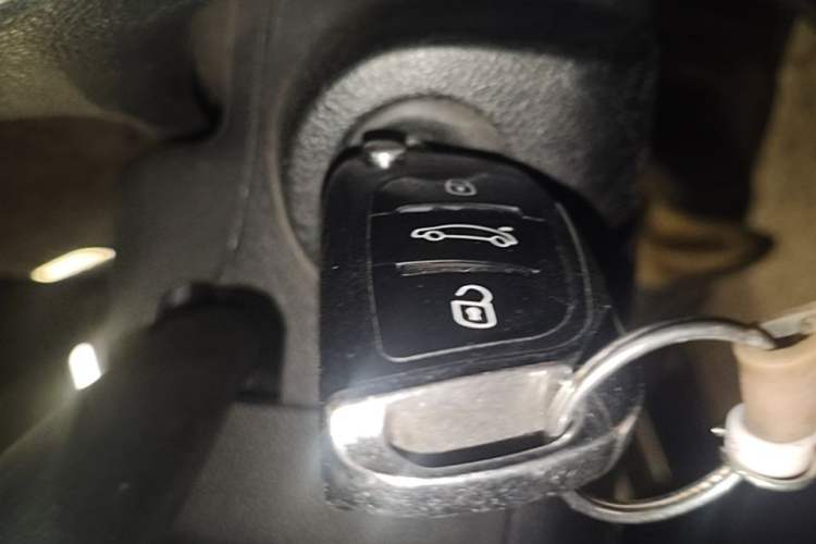 Used Peugeot 301 2016 1.6L Manual Comfort Edition Vehicle Key