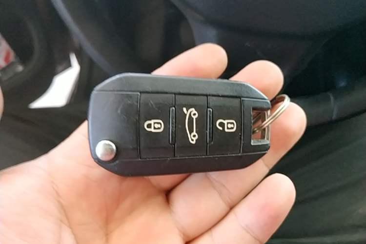 Used Peugeot 301 2016 1.6L Manual Happiness Edition Vehicle Key
