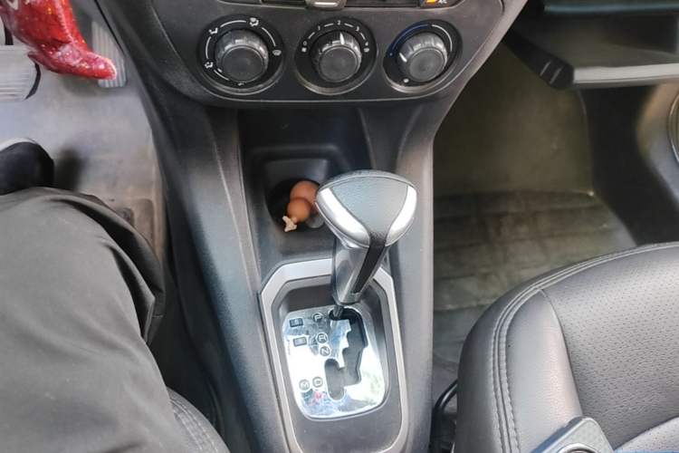 Used Peugeot 301 2016 1.6L Automatic Comfort Edition Gear Lever