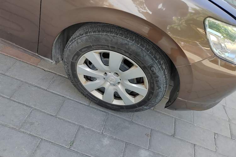 Used Peugeot 301 2016 1.6L Automatic Comfort Edition Right Front Wheel Hub