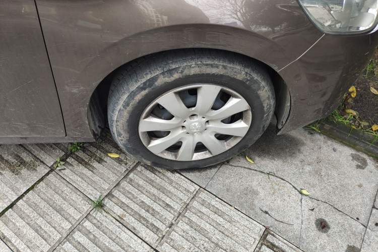 Used Peugeot 301 2016 1.6L Automatic Comfort Edition Right Front Wheel Hub