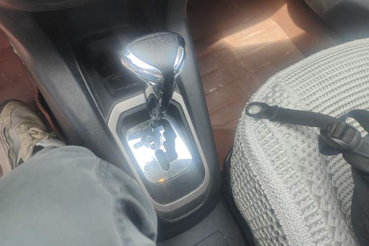 Used Peugeot 301 2016 1.6L Automatic Comfort Edition Gear Lever