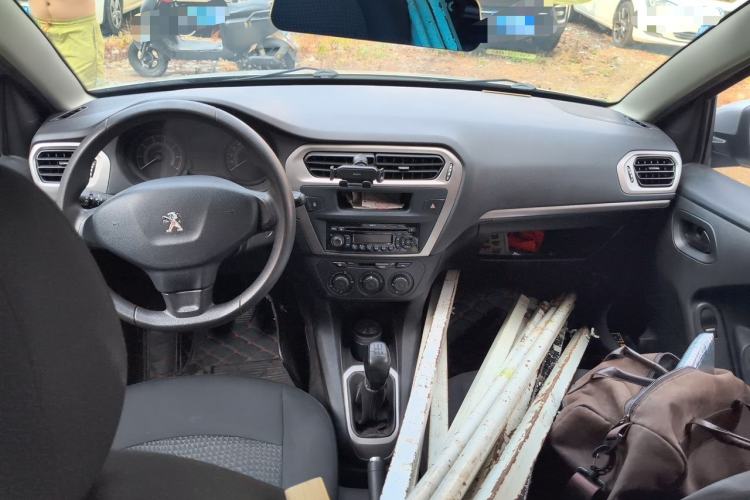 Used Peugeot 301 2016 1.6L Manual Comfort Edition Center Console