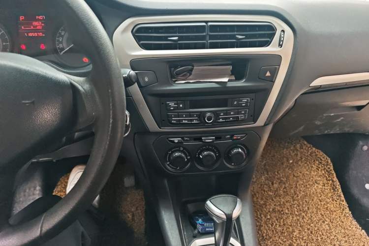 Used Peugeot 301 2016 1.6L Automatic Comfort Edition Audio And AC Panel