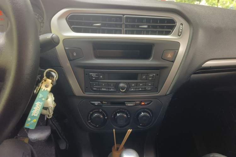 Used Peugeot 301 2016 1.6L Automatic Comfort Edition Audio And AC Panel