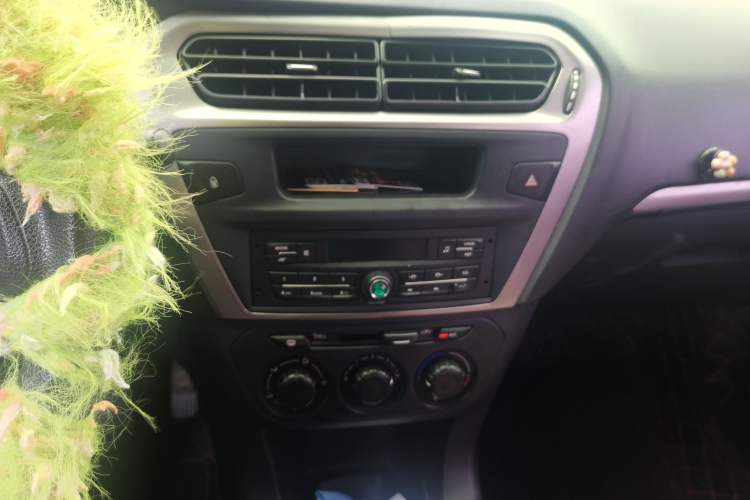 Used Peugeot 301 2016 1.6L Manual Comfort Edition Audio And AC Panel
