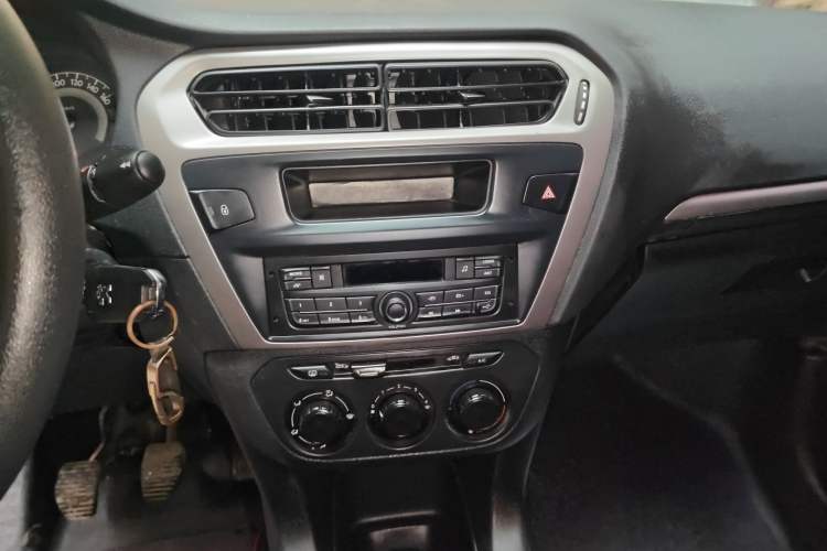 Used Peugeot 301 2016 1.6L Manual Comfort Edition Audio And AC Panel