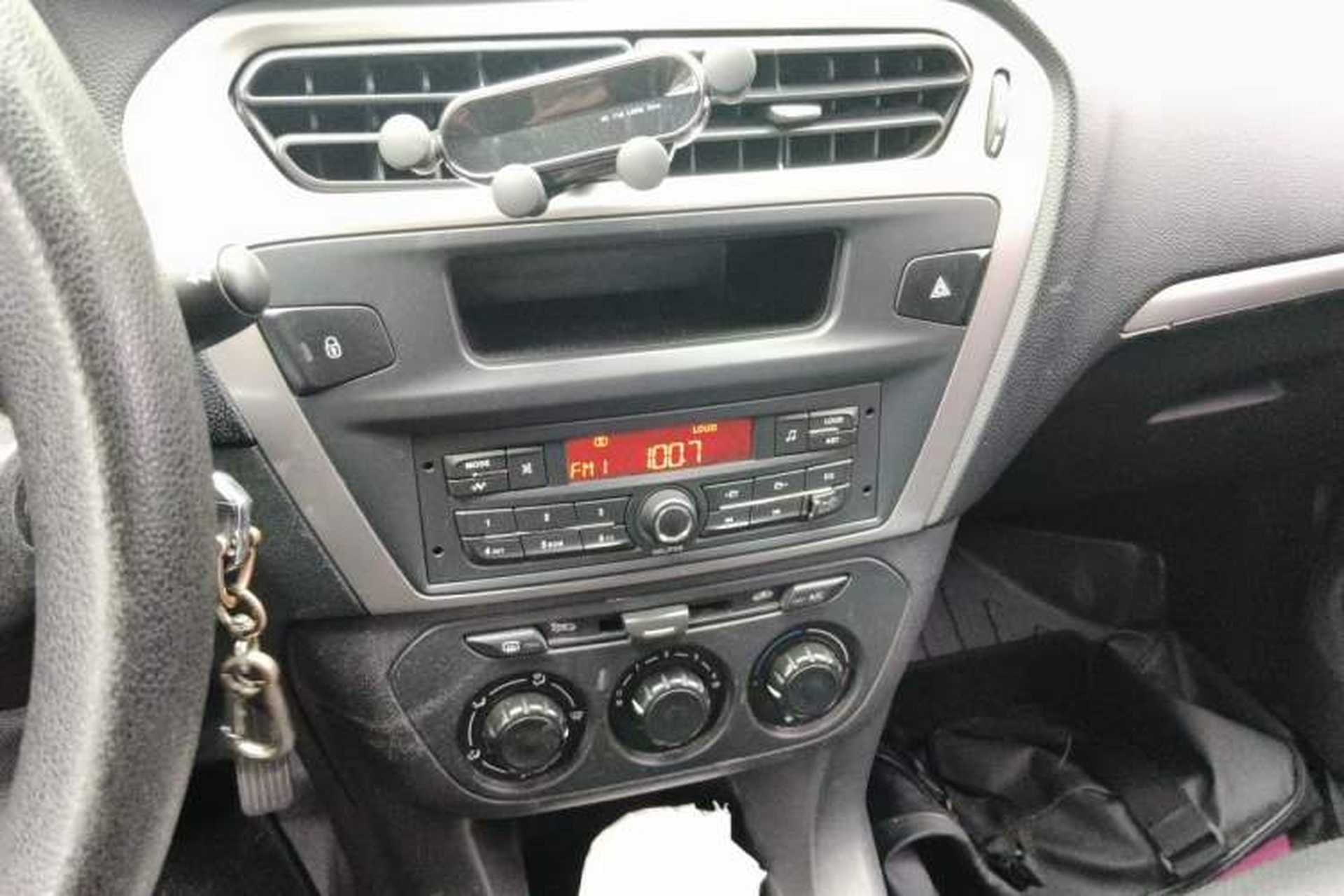 Used Peugeot 301 2016 1.6L Automatic Comfort Edition Audio And AC Panel