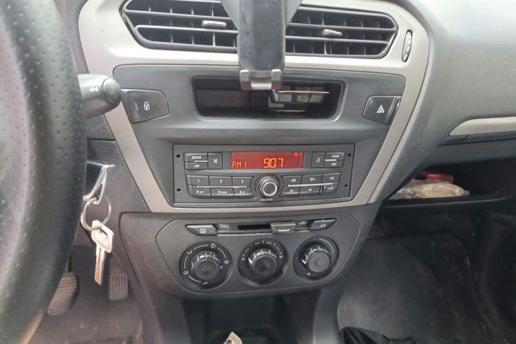 Used Peugeot 301 2016 1.6L Manual Comfort Edition Audio And AC Panel