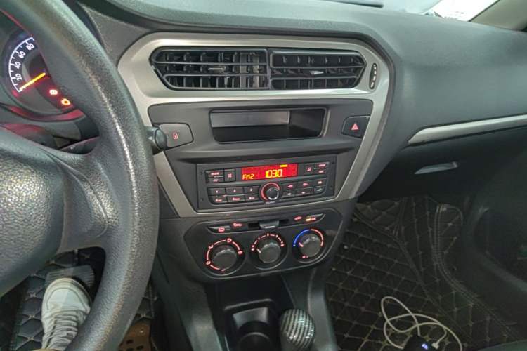 Used Peugeot 301 2016 1.6L Automatic Comfort Edition Audio And AC Panel