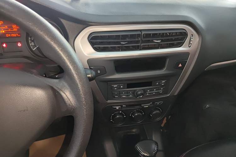 Used Peugeot 301 2016 1.6L Automatic Comfort Edition Audio And AC Panel