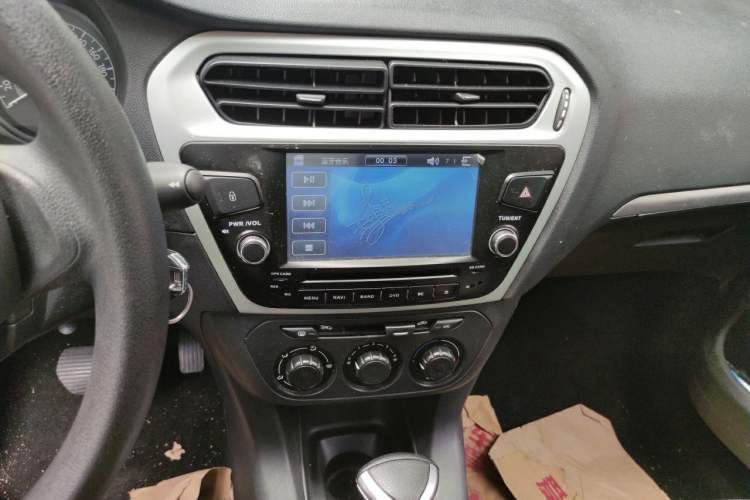 Used Peugeot 301 2016 1.6L Automatic Comfort Edition Audio And AC Panel