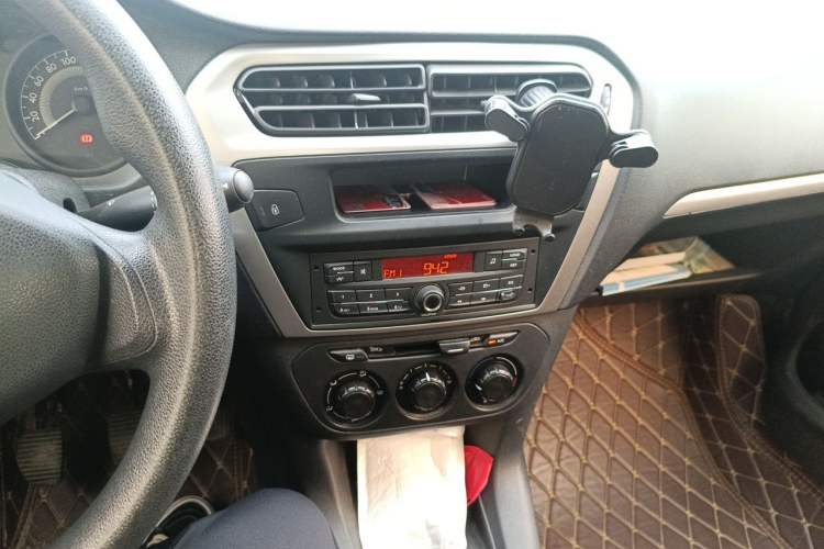 Used Peugeot 301 2016 1.6L Manual Comfort Edition Audio And AC Panel