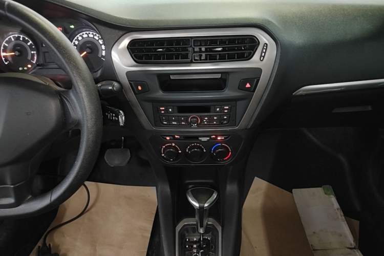 Used Peugeot 301 2016 1.6L Automatic Comfort Edition Audio And AC Panel