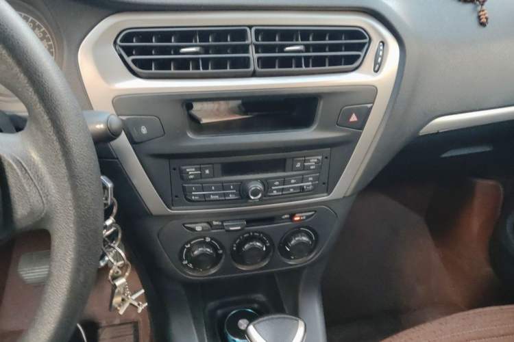 Used Peugeot 301 2016 1.6L Automatic Comfort Edition Audio And AC Panel