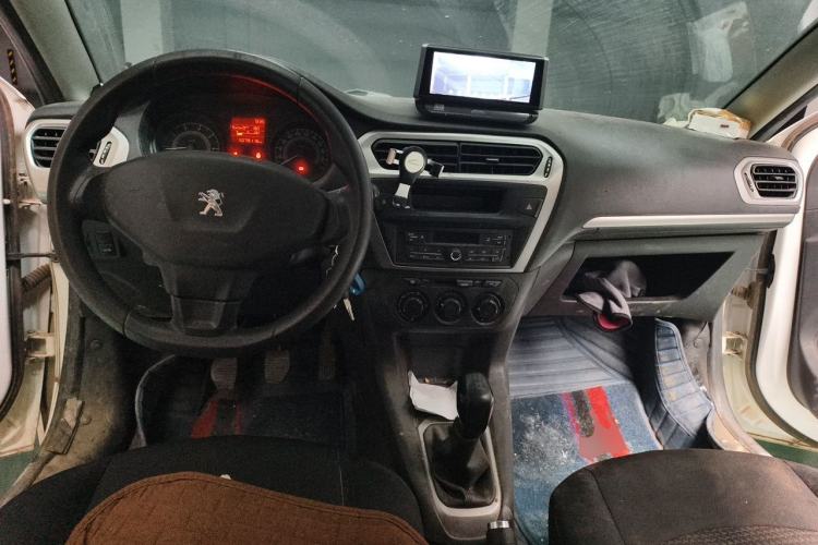 Used Peugeot 301 2016 1.6L Manual Comfort Edition Center Console