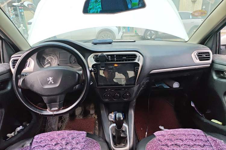 Used Peugeot 301 2016 1.6L Manual Comfort Edition Center Console