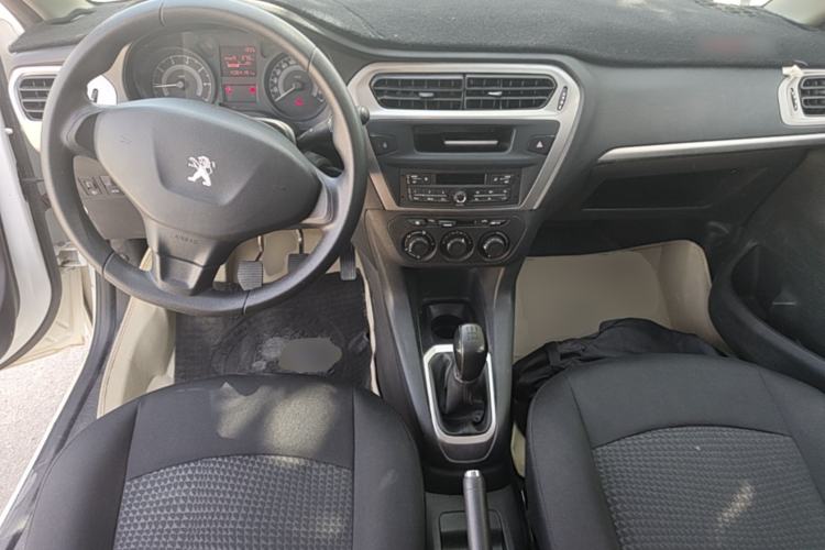 Used Peugeot 301 2016 1.6L Manual Comfort Edition Center Console