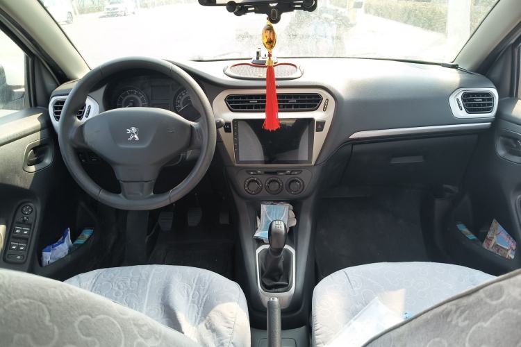 Used Peugeot 301 2016 1.6L Manual Comfort Edition Center Console