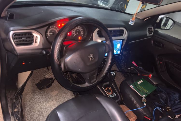 Used Peugeot 301 2016 1.6L Automatic Comfort Edition Center Console