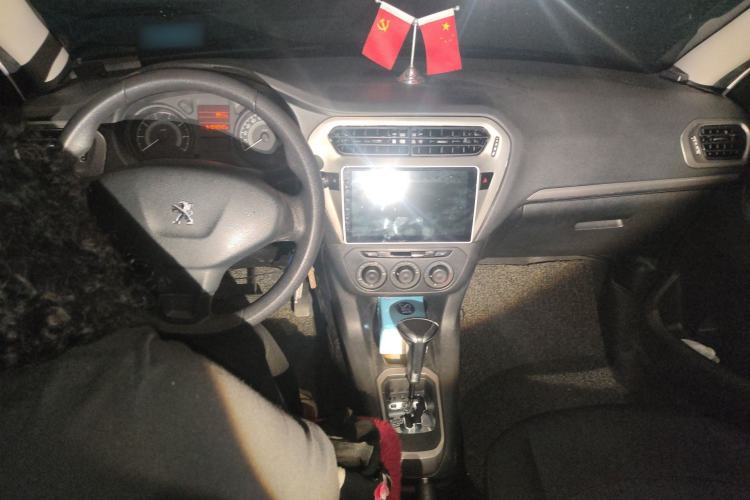 Used Peugeot 301 2016 1.6L Automatic Comfort Edition Center Console